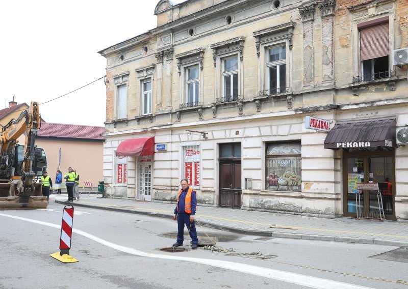 Počele pripreme na sanaciji ulegnute ceste na Rakovcu u Karlovcu