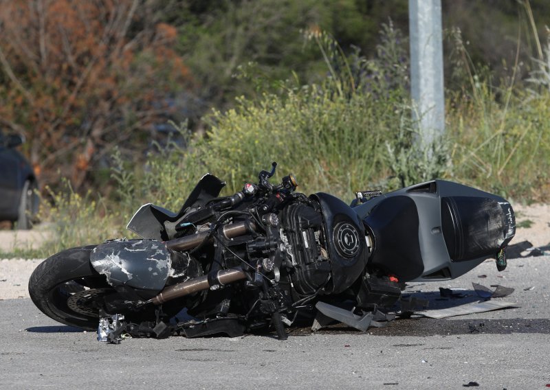 Motociklist kod Tužnog sletio s ceste i poginuo