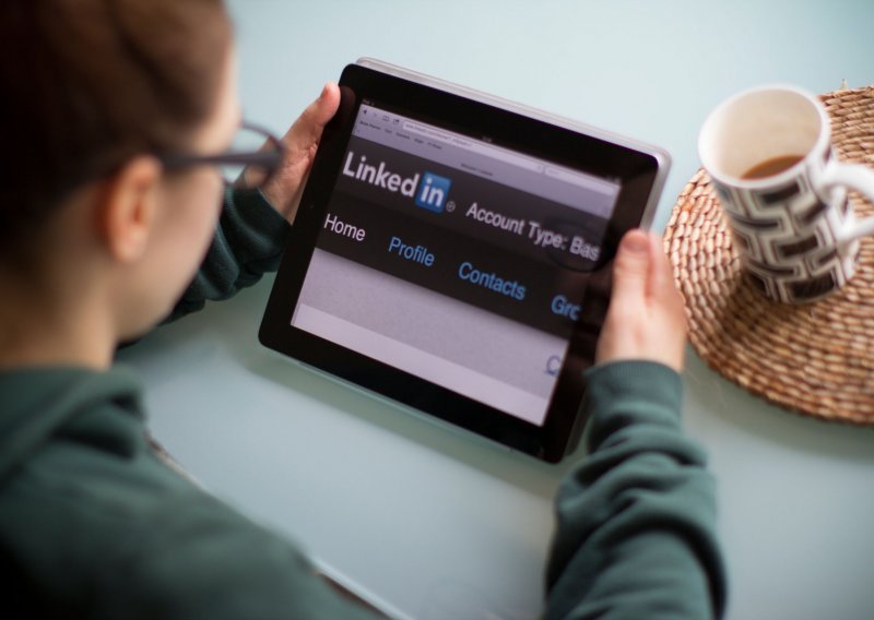 LinkedIn radi na AI asistentu? Evo kako će korisnicima pomoći pri traženju posla