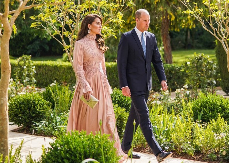 Kate Middleton zasjala u veličanstvenoj haljini na vjenčanju jordanskog princa