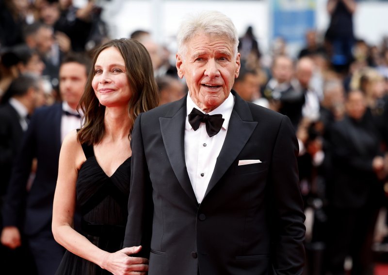 Harrison Ford i Calista Flockhart u glamuroznim izdanjima razmjenjivali nježnosti