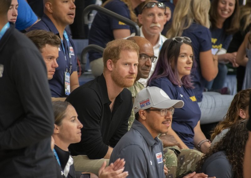 Zabavlja se bez Meghan: Princ Harry uživao na sportskom događaju