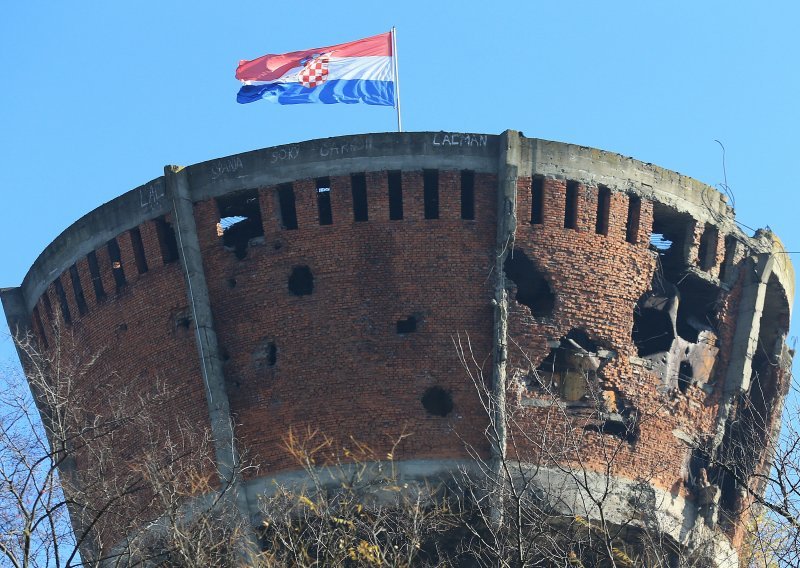 Nesuđeni predsjednik poklanja tehnologiju iz Pentagona vukovarskom vodotornju