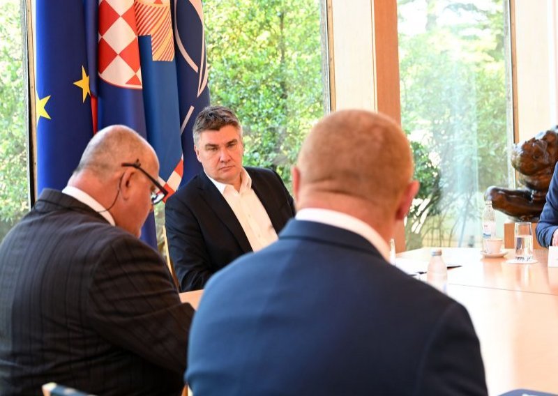 Milanović se sastao s pčelarima Primorsko-goranske: 'Prodaje se puno lažnog meda'