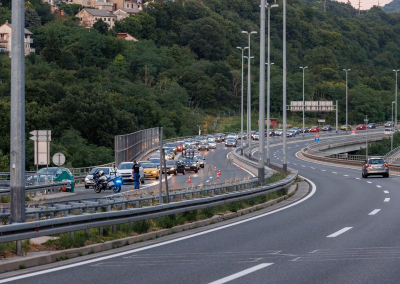 Detalji nesreće kod Rijeke; na vozača koji je stajao iza vozila u kvaru naletio automobil