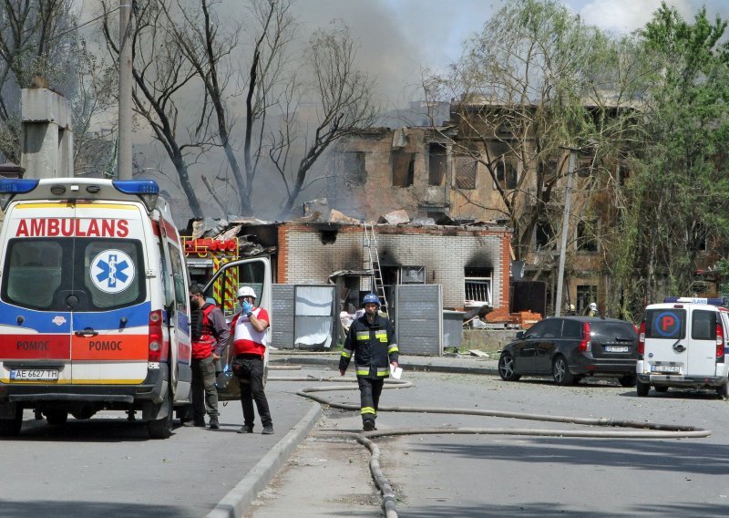 U ruskom raketnom napadu na Ukrajinu ranjeno najmanje 38 ljudi, od toga 12 djece