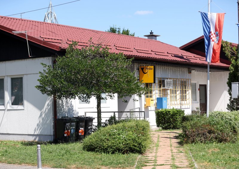 Razbojnik s oružjem upao u poštu u Sesvetama i opljačkao je