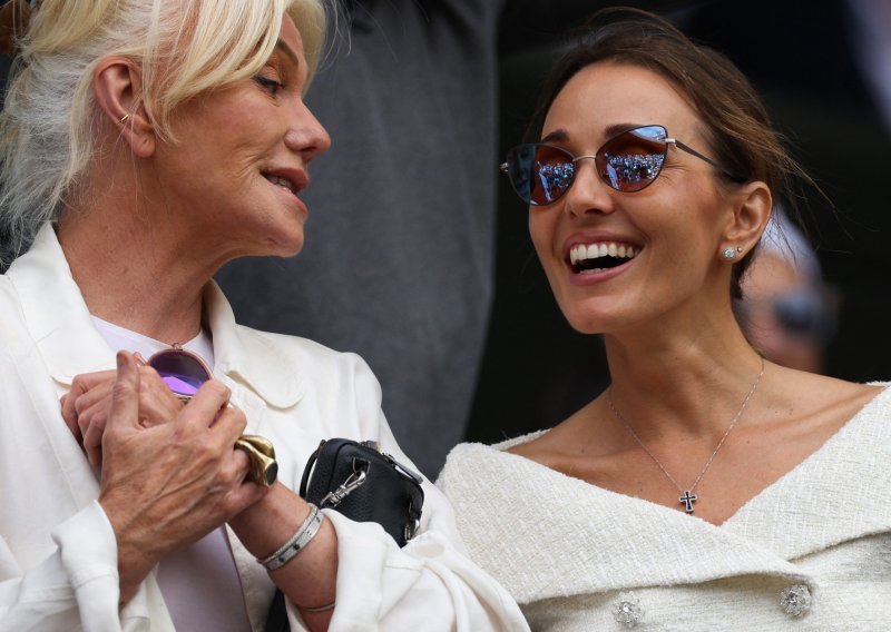 Jelena Đoković finale Wimbledona prati u društvu holivudskog para