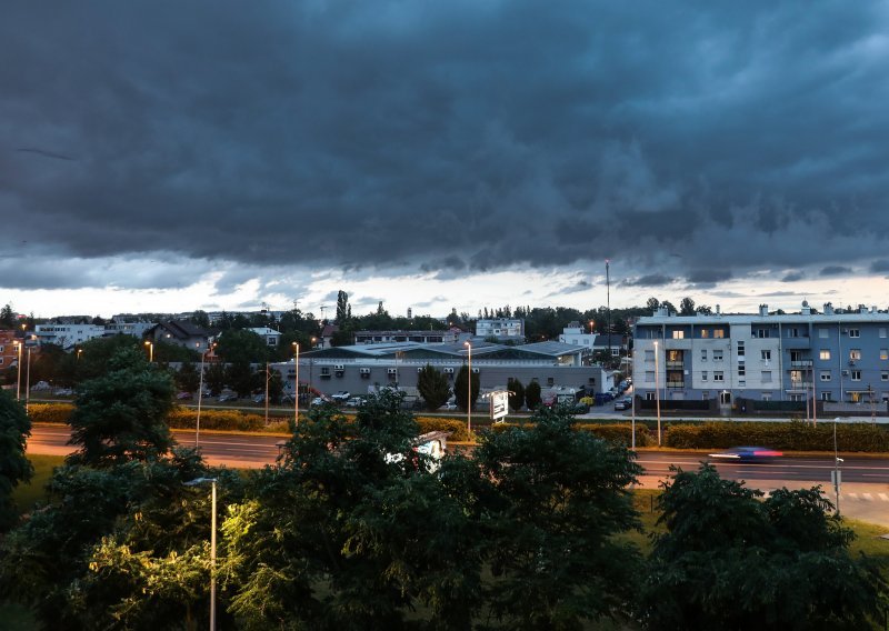 Crveni alarm za Jadran, evo gdje se opet sprema nevrijeme s tučom i jakim vjetrom