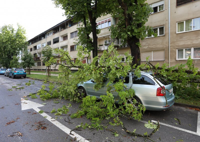 U Žakanju, Ribniku i Karlovcu u nevremenu oštećeno 200 kuća