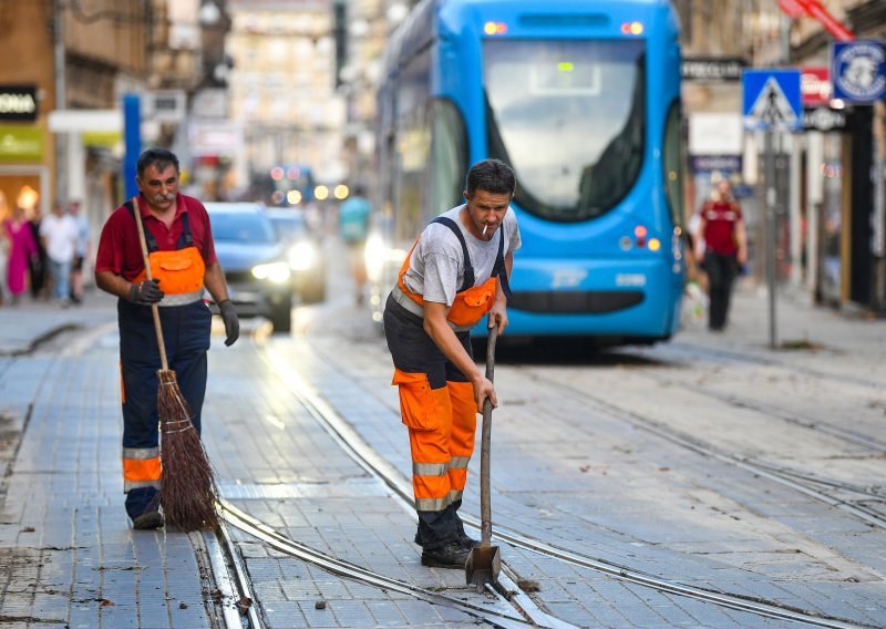 Sve tramvajske linije u Zagrebu prometuju uobičajeno, neki busevi voze izmijenjeno