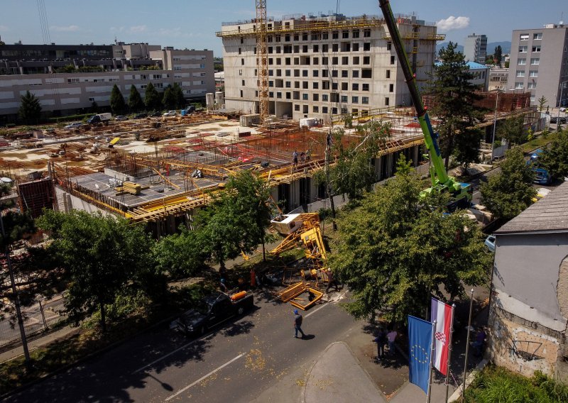 Pogledajte kako je iz zraka izgledalo uklanjanje dizalice koju je nevrijeme srušilo u Zagrebu