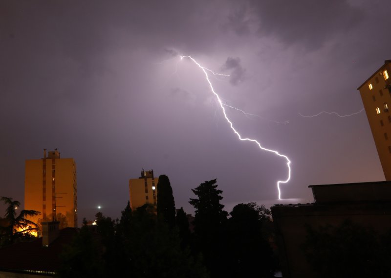 Približava se novo nevrijeme; upaljen narančasti meteoalarm: Moguća su oštećenja na imovini