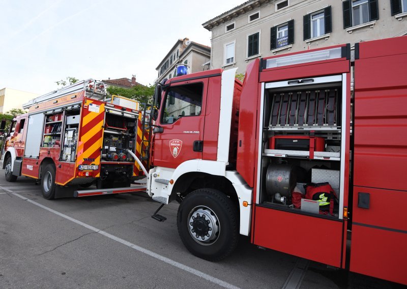 U požaru obiteljske kuće kod Čazme jedna osoba smrtno stradala