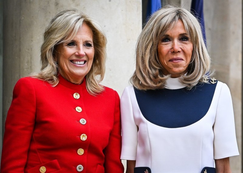 Efektni detalji u prvom planu: Jill Biden i Brigitte Macron plijenile elegancijom