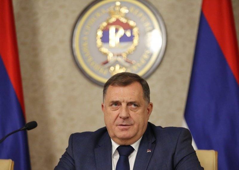 Dodik tvrdi da su se protiv njega urotili SAD, EU i Velika Britanija