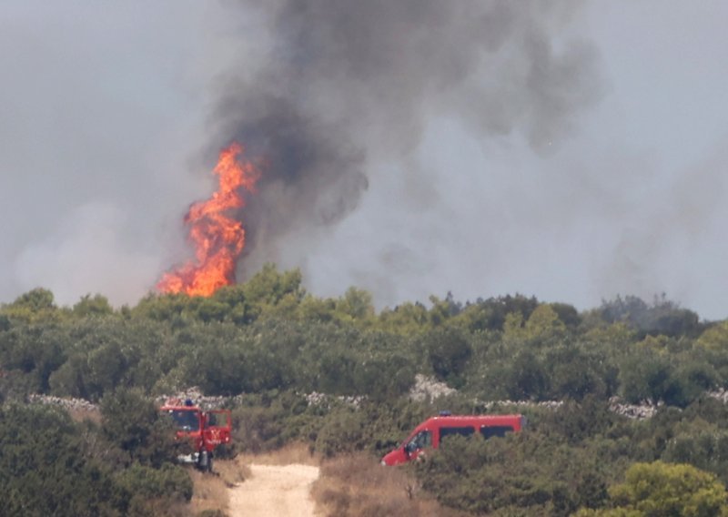 Na Čiovu buknuo novi požar, dvojica uhićenih za izazivanje plamena su stranci