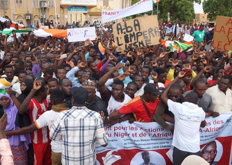 Zapadnoafričko izaslanstvo stiglo u Niger pronaći mirno rješenje, moguća i vojna intervencija