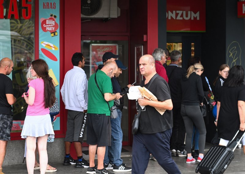 Gužve pred dućanima, kruh na pumpama: Treba li ukinuti zabranu rada nedjeljom?