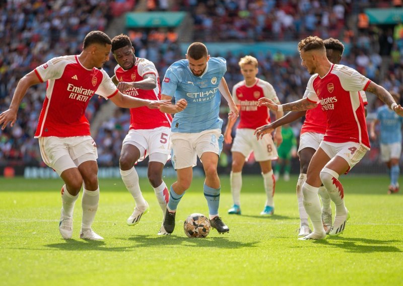 Arsenal u velikoj drami oteo Manchester Cityju prvi trofej, Kovačić ispraćen ovacijama