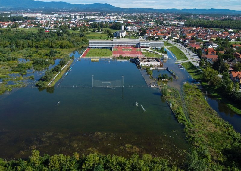 Igrališta plivaju, ljude evakuiraju, ali vodostaj pada: Je li najgore iza nas?