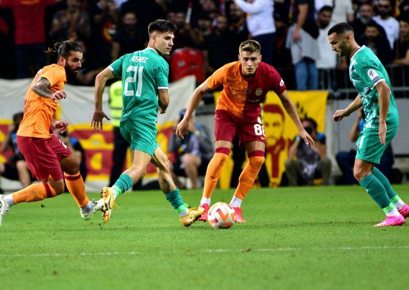 Galatasaray se prošetao kroz Ljubljanu; Turci su 'zmajčekima' zabili tri laka komada