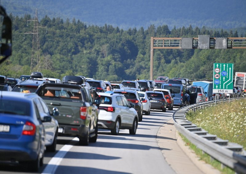 HAK: Na A1 između Karlovca i Draganića u smjeru Zagreba kolona vozila u pokretu