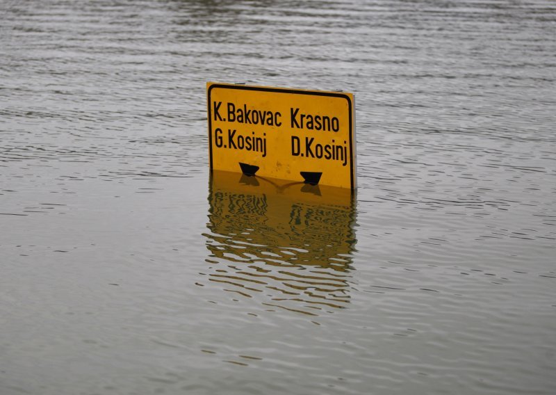 Za nama je godina poplava, tuča i mraka