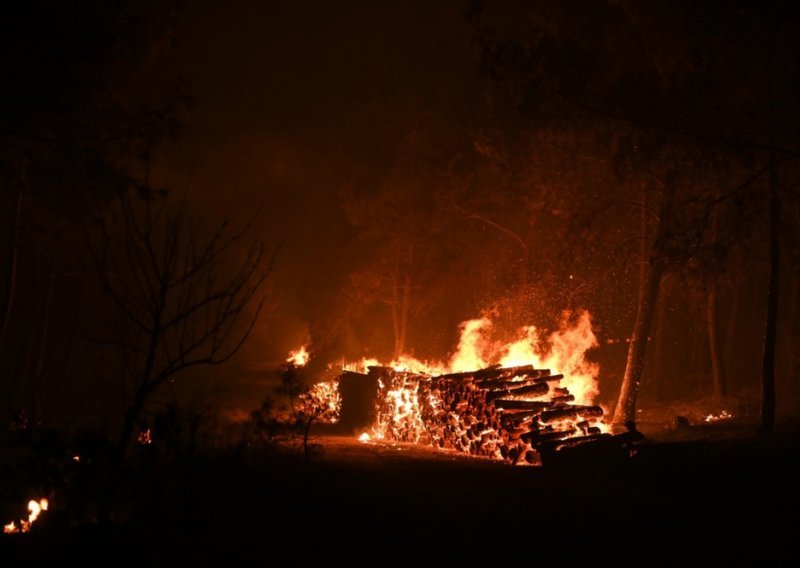 Šumski požari u Grčkoj i dalje van kontrole