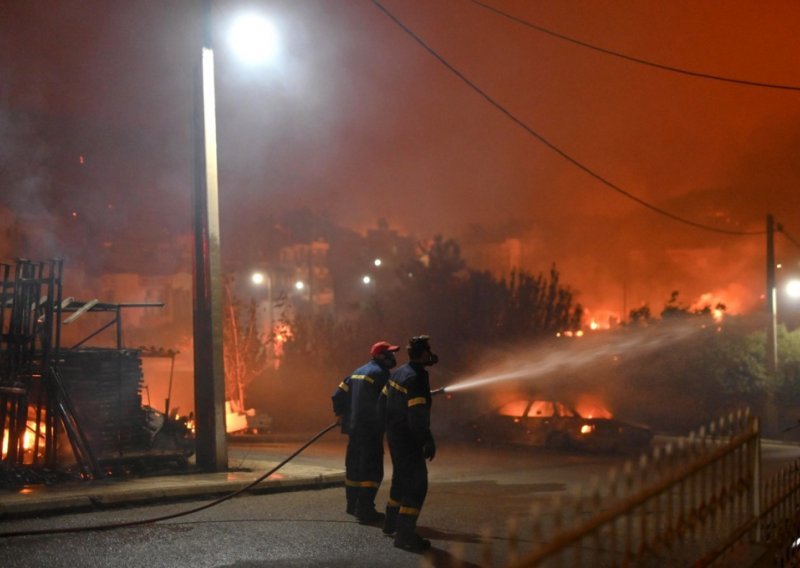 Najmanje stotinu ljudi poginulo u požaru na proslavi vjenčanja u Iraku