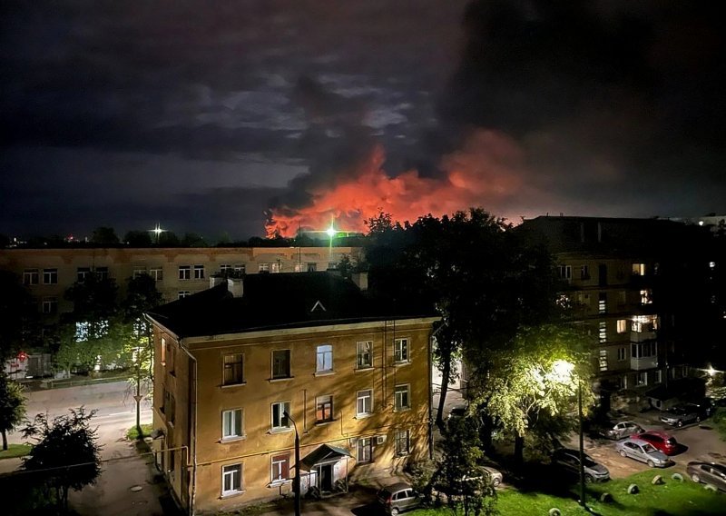 Novi napadi Ukrajine dronovima na ruski teritorij, oštećeni avioni