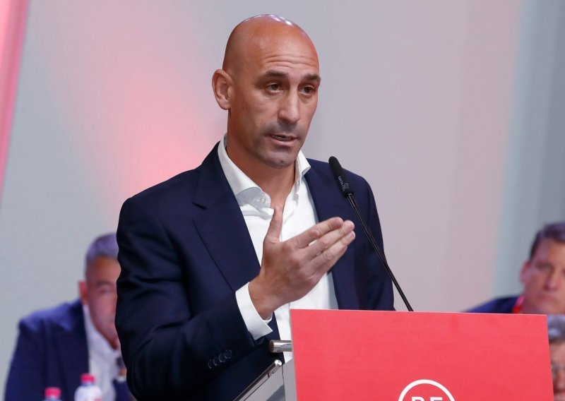 Rubiales Fifi poslao snimku iz autobusa koja razokriva priču o spornom poljupcu