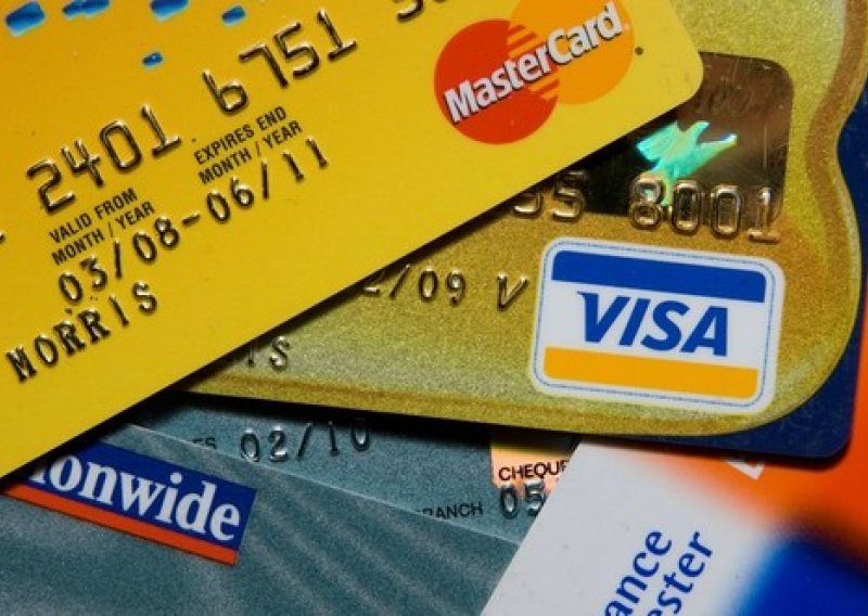 Visa i Mastercard podižu naknade za kartično plaćanje