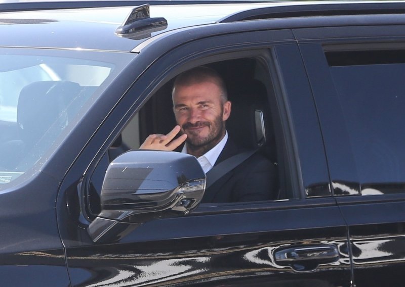 David Beckham napravio novu tetovažu za svoju Victoriju i stavio je na - srednji prst!
