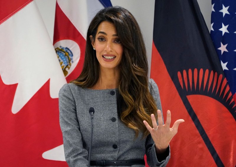 Amal Clooney očarala chic outfitom koji je sjajan primjer poslovne elegancije