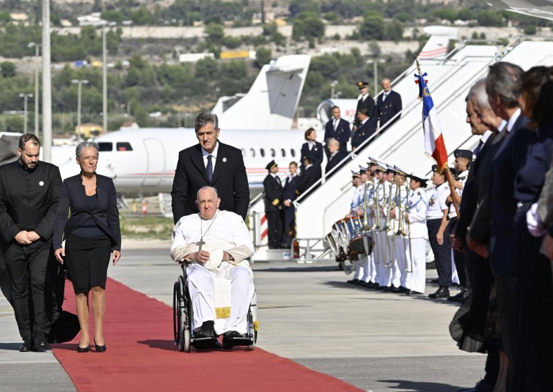 Papa Franjo doputovao u Marseille u posjet posvećen problemu migranata