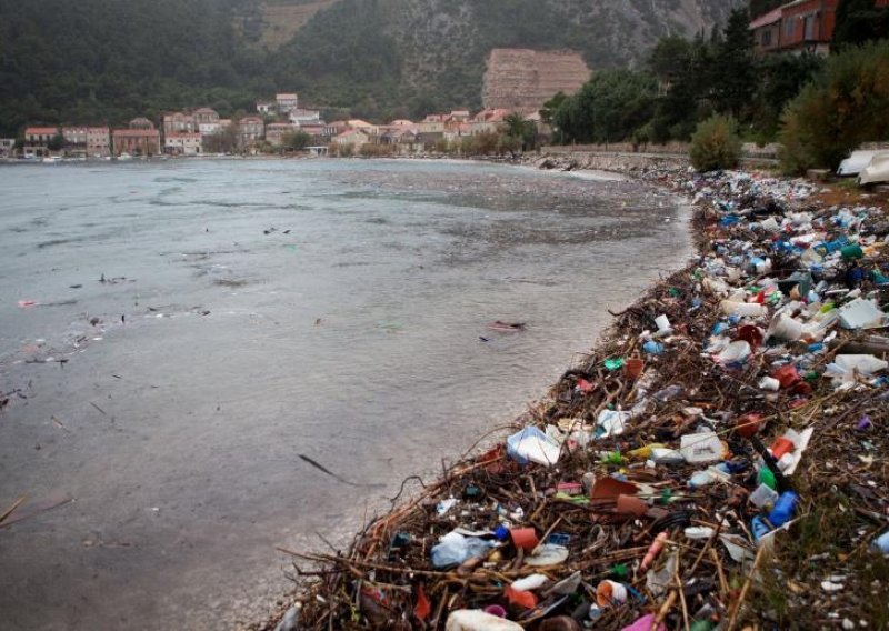 Šuica Komisiji: Riješite problem tona smeća na hrvatskim obalama!