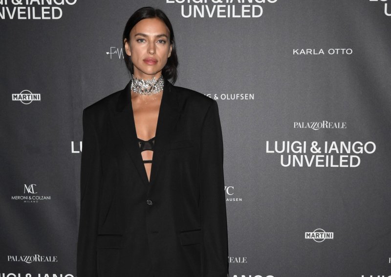 Lijepa Irina Shayk oduševila stajlingom: Odijelo iz Zare i obožavane tenisice Samba