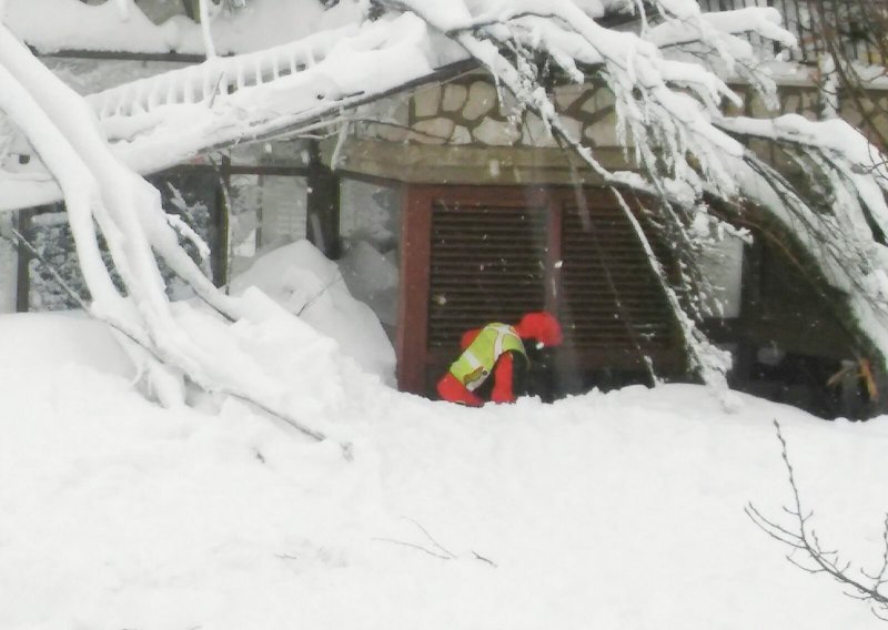 Još četiri osobe spašene iz hotela u Italiji