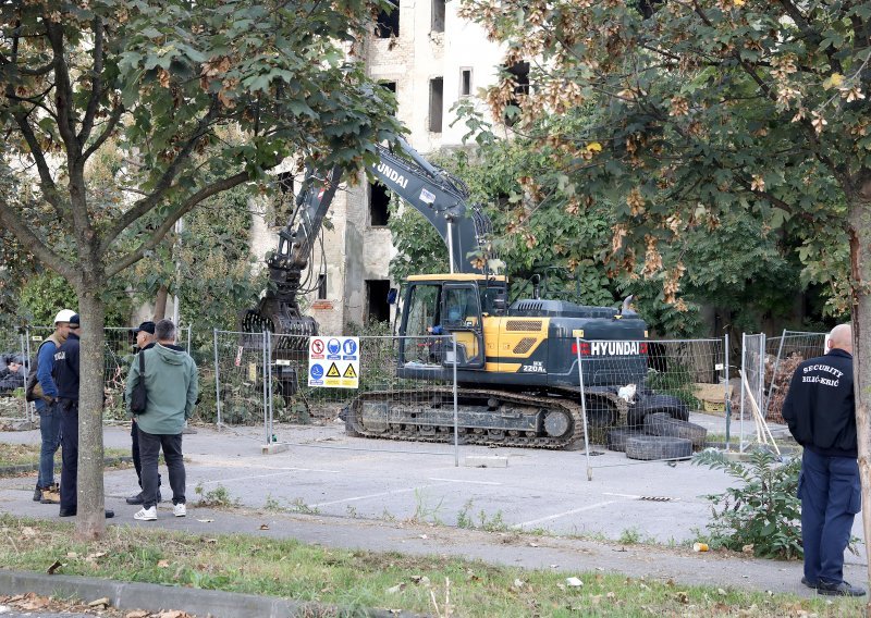 Počelo rušenje zgrade u Paromlinskoj, ovaj put uz osiguranje interventne policije