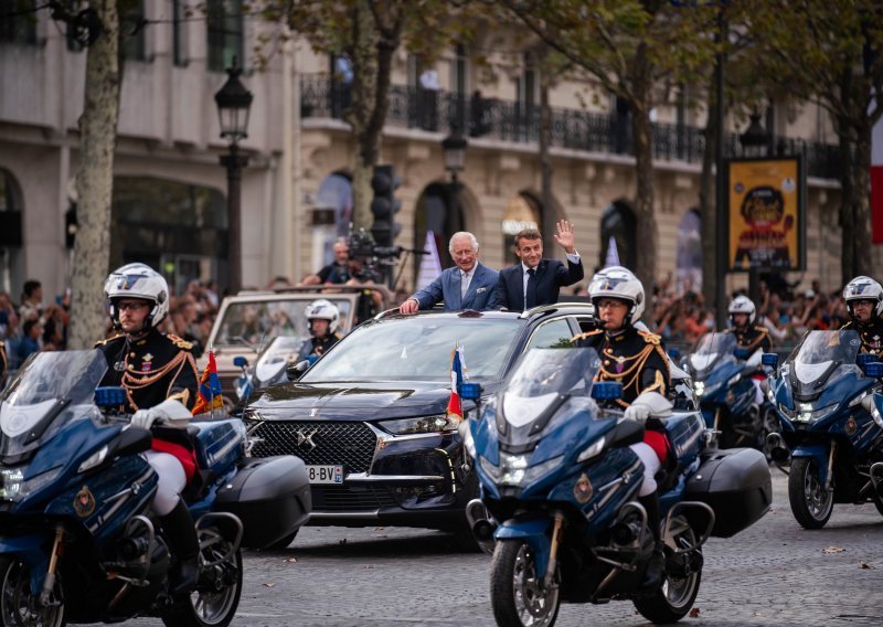 DS 7 u srcu parade na Champs-Élyséesu: Predsjednik Macron i kralj Charles III zajedno u luksuznom terencu