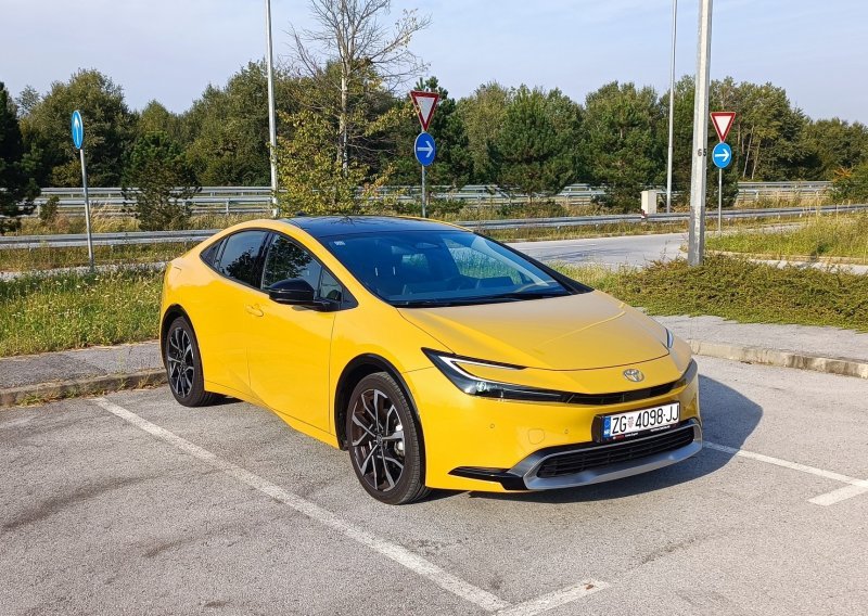 Vozili smo Toyotu Prius Plug-in Hybrid 220: Dizajnerski sjajan sportski coupé visoke tehnologije