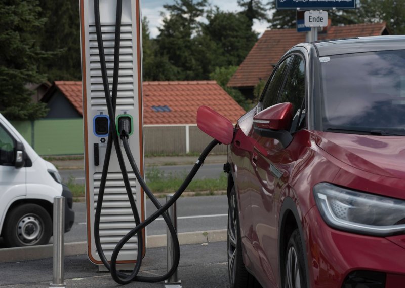 Europski proizvođači žele još poticaja za električna vozila