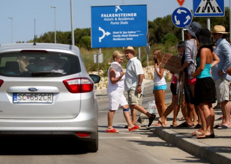 Ogradili im i naplaćuju plažu na koju imaju pravo pristupa