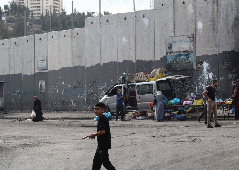 Tisuće Palestinaca sa sjevera Gaze bježe prema jugu