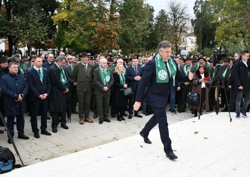 Plenković: Drugi plakat će poslati važnu poruku, sve ostalo je politizacija