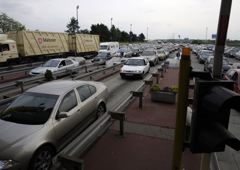 Na autocesti Zagreb-Karlovac teže ozlijeđen Mađar