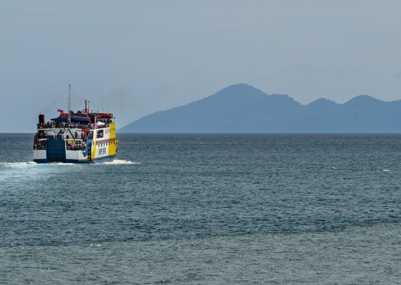 Dva snažna potresa pogodila Indoneziju, nema upozorenja za cunami