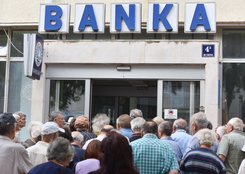 U deset godina, broj poslovnica banaka smanjen za trećinu!