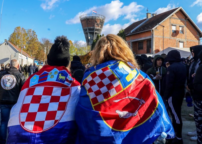 Na vukovarskoj koloni sjećanja deseci tisuća građana, pogledajte kakva je bila atmosfera